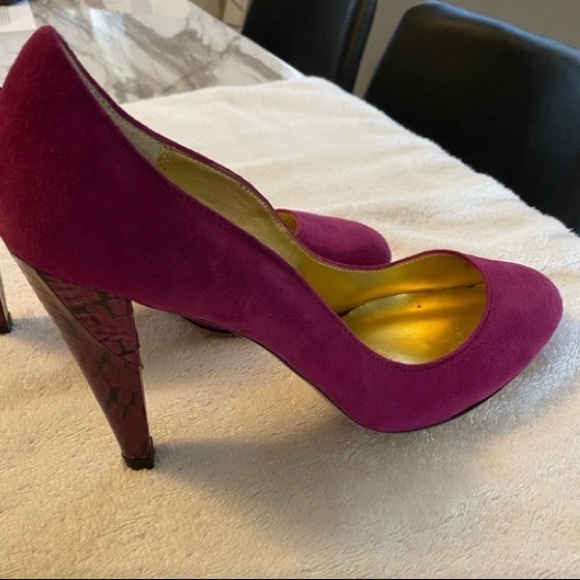 💕CHARLES DAVID SUEDE SZ 8-1/2 - Picture 1 of 4